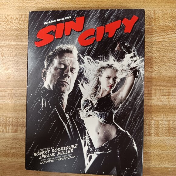Sin City 2005 DVD w/ Slipcover Robert Rodriguez Frank Miller Neo-Noir Crime Cult - Picture 1 of 8